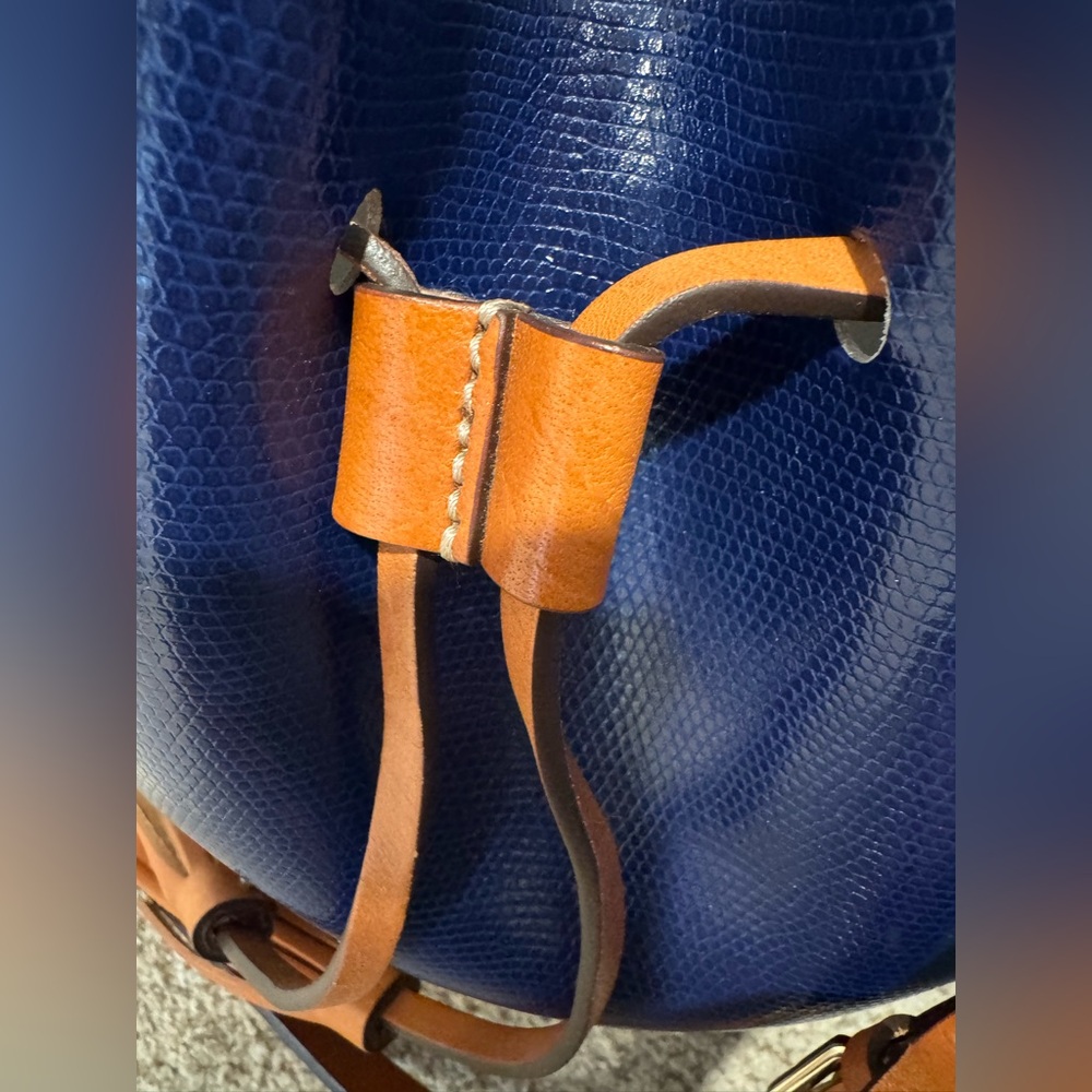 Like New Dooney & Bourke Siena Serena Navy Drawstring Bucket Bag with Wristlet - Picture 12 of 17